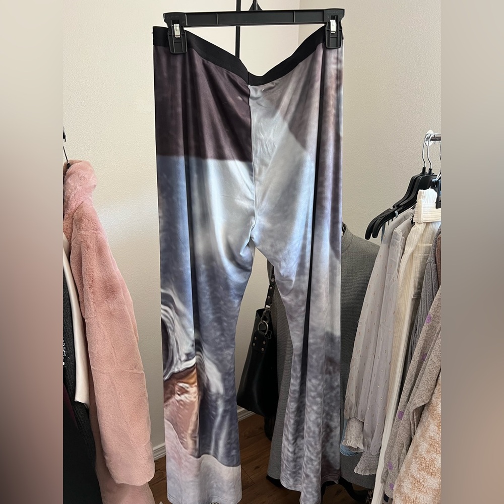 Wide Leg Printed Pants in Slate Gray and Ivory - Picture 4 of 5